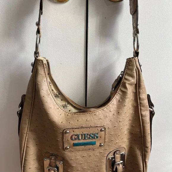 Guess - Picture 2 of 3